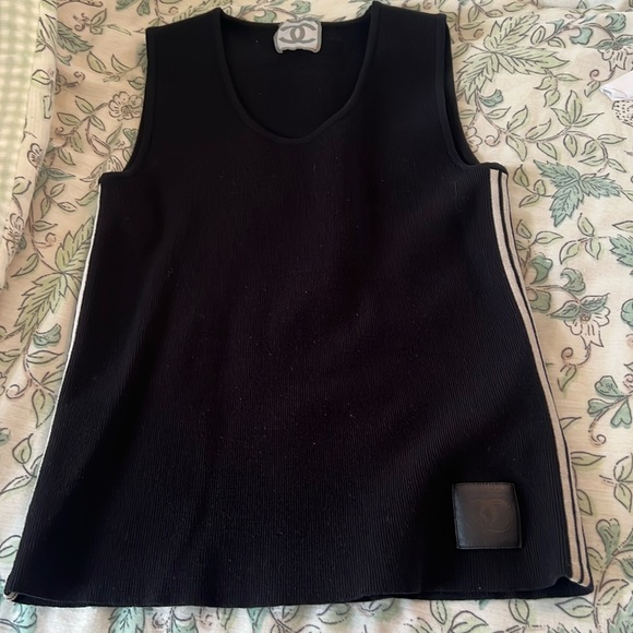 Black Sleeveless Top with White Stripes - Picture 5 of 8